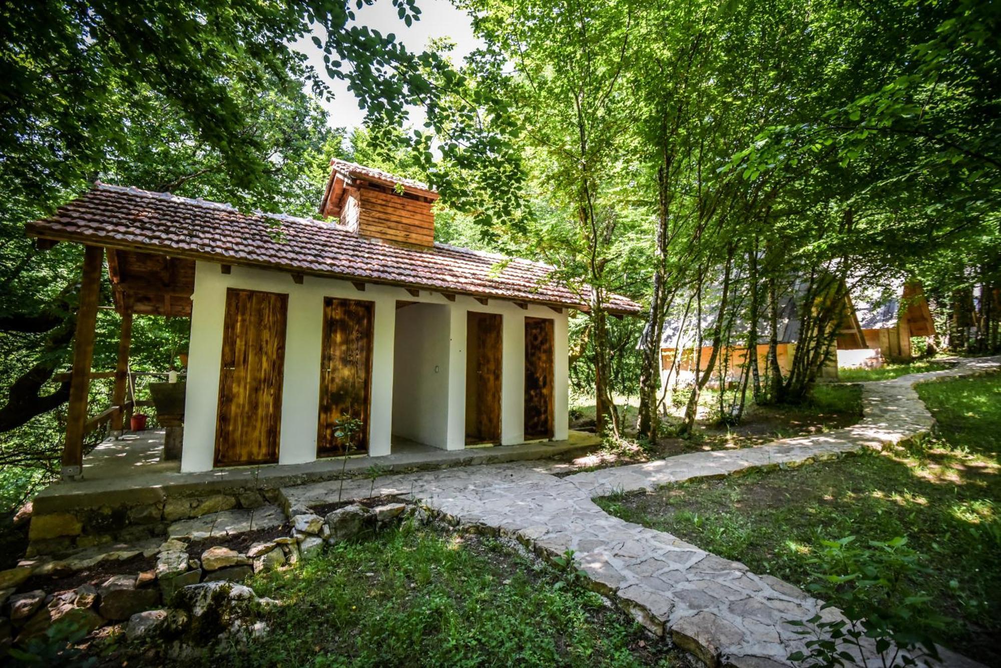 Camp Divlja Rijeka Hotel Hum Exterior foto